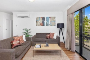 Executive Apt - 2BR 1BA w Parking